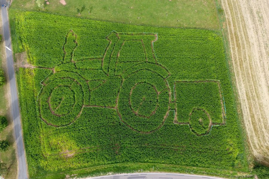 Maislabyrinth von Oben - Motiv Traktor