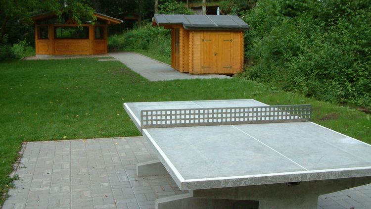 Tischtennisplatz vor der Grillhütte