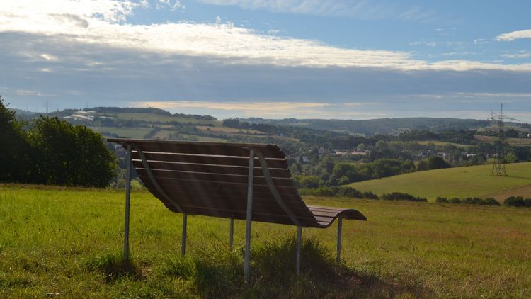 Panoramabank mit Ausblick