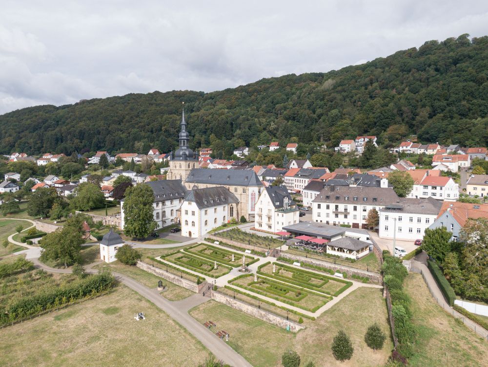 Landschaftsaufnahme der Abtei in Tholey