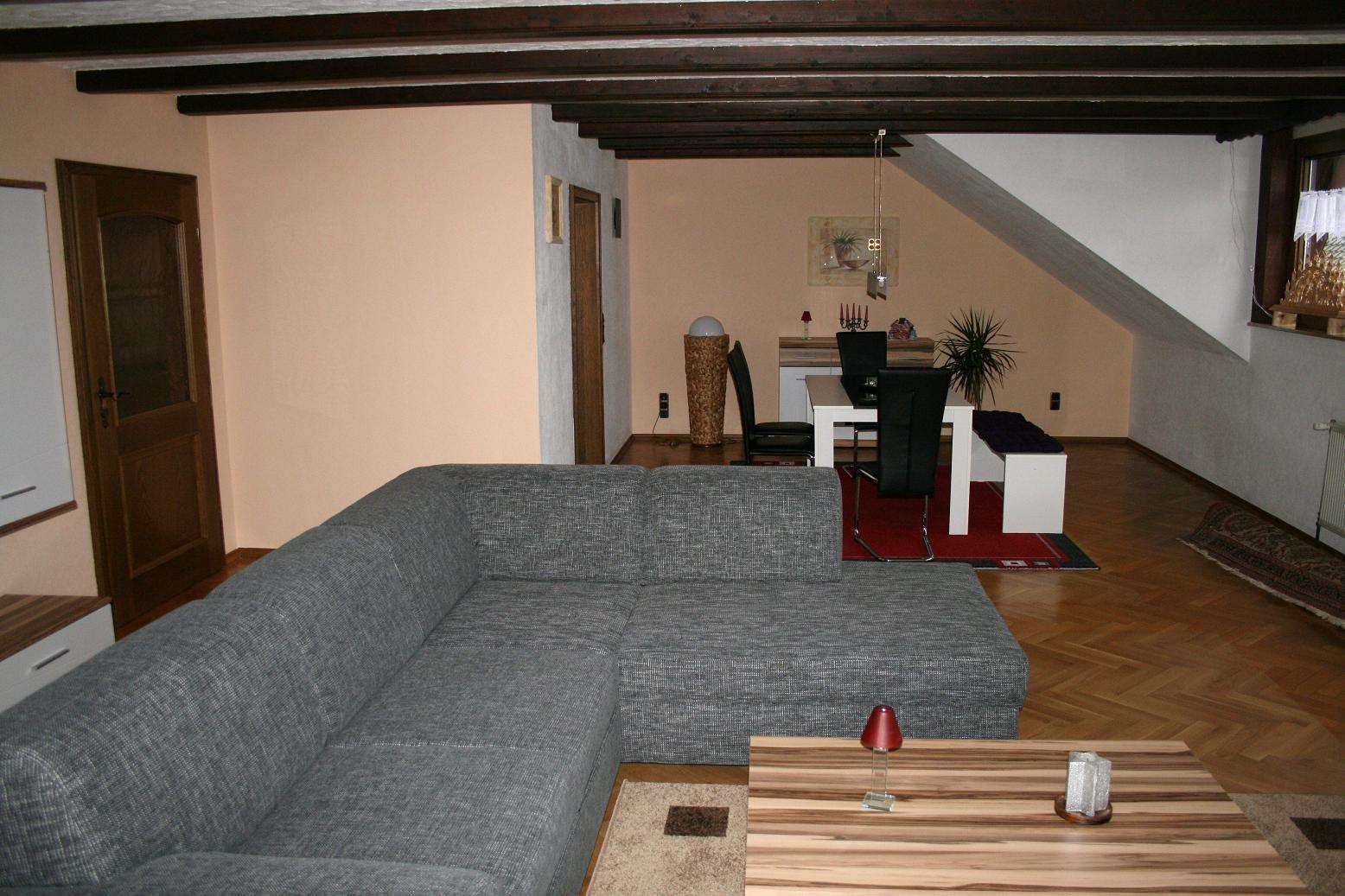 Wohnzimmer mit Couch
