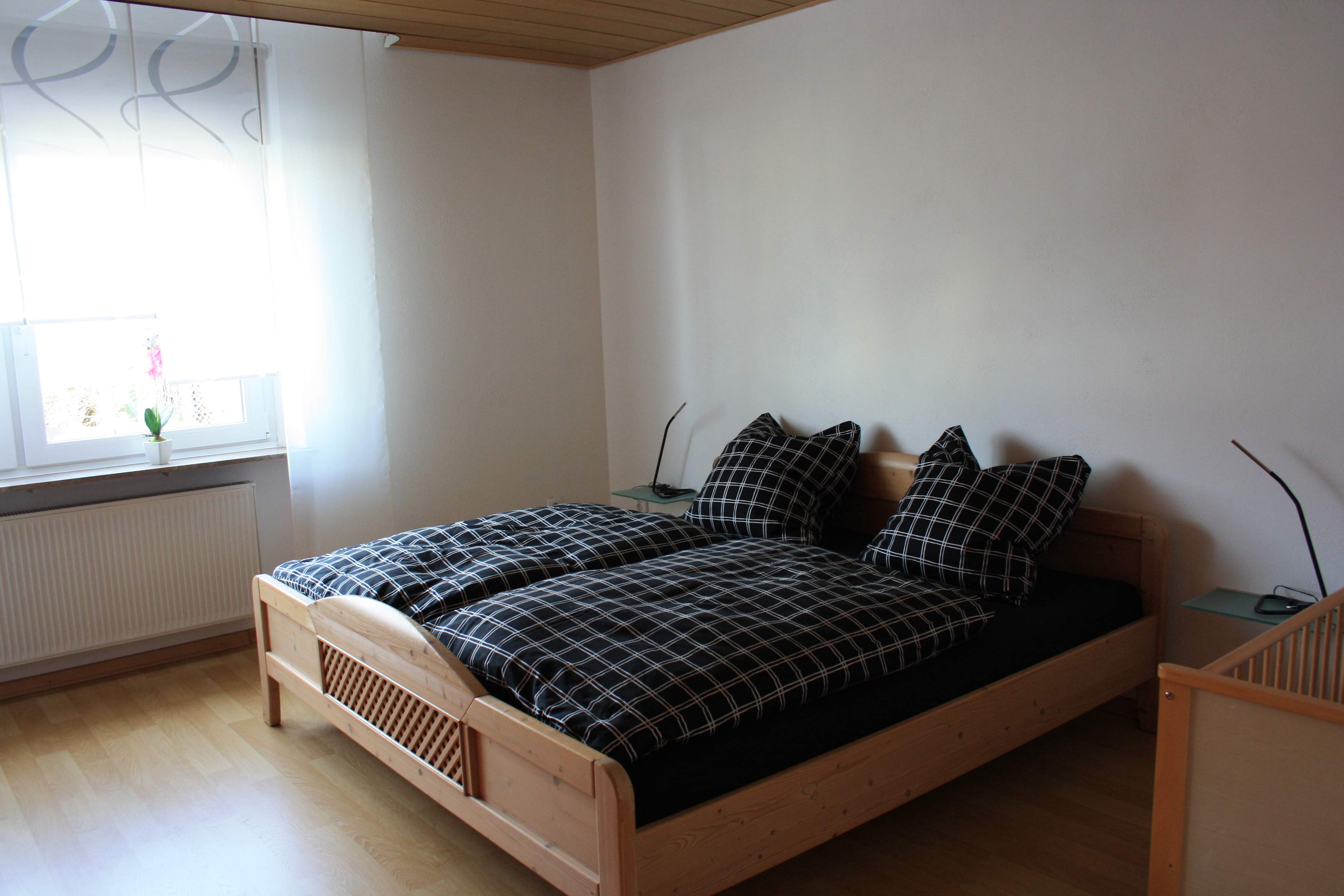 Schlafzimmer mit Doppelbett