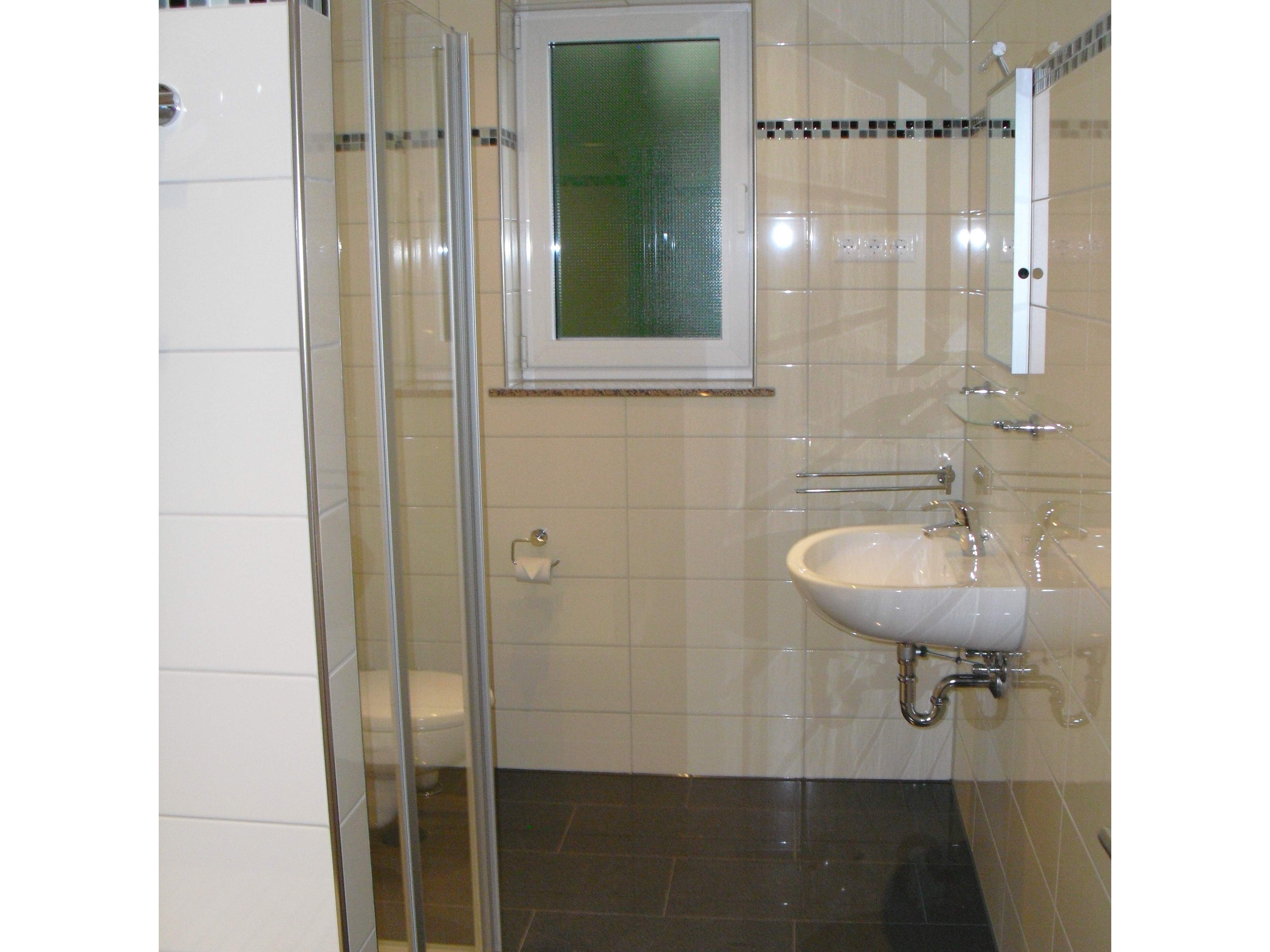 Badezimmer mit Dusche