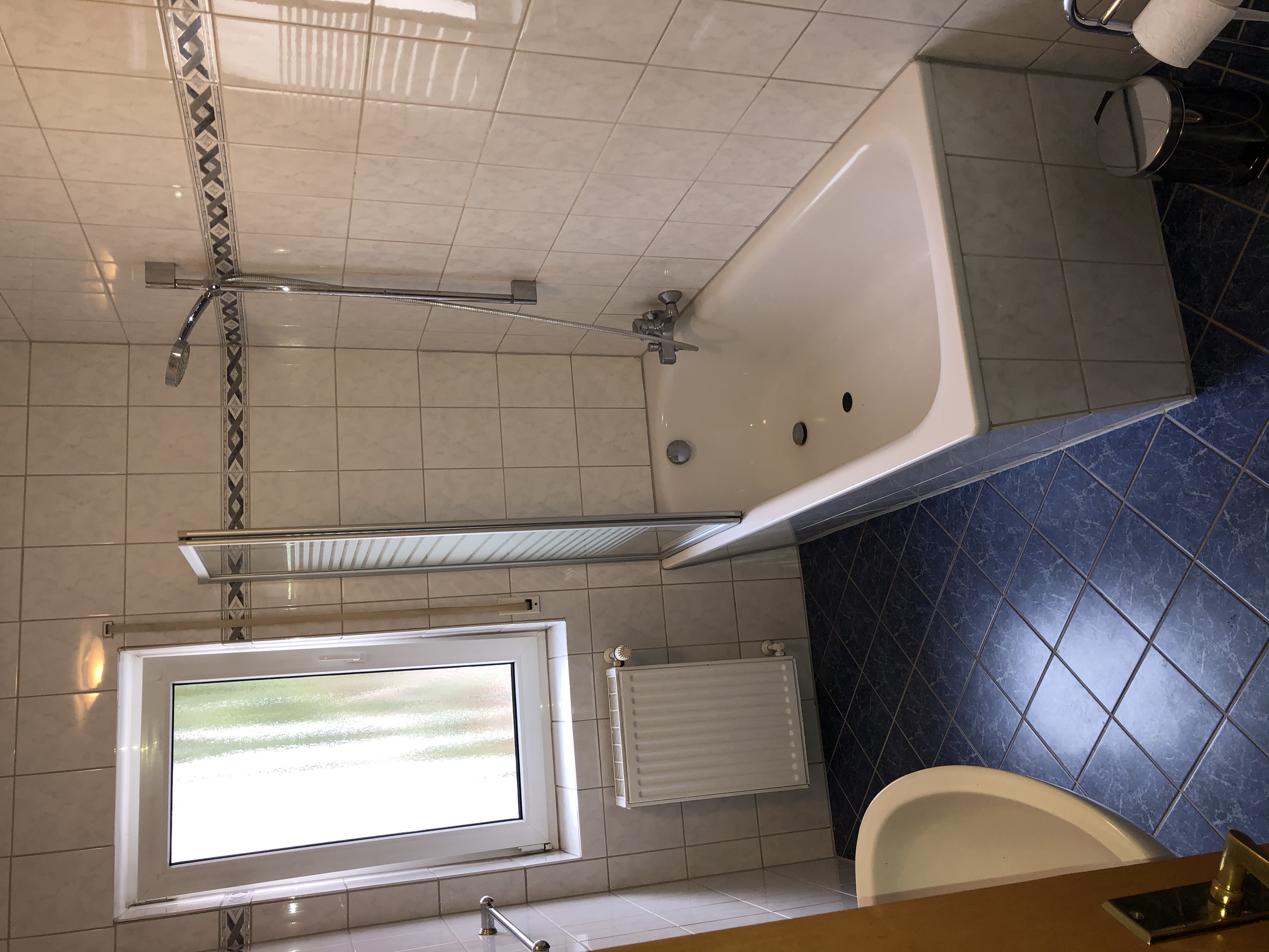 Badezimmer mit Badewanne