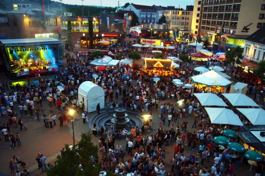 Blick von oben auf das Stadtfest in Neunkirchen